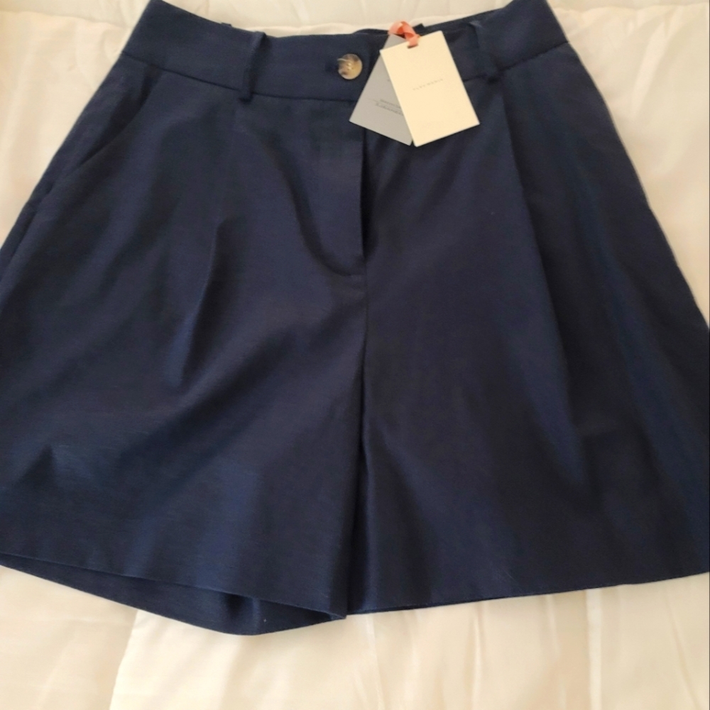 Linen high-waisted shorts